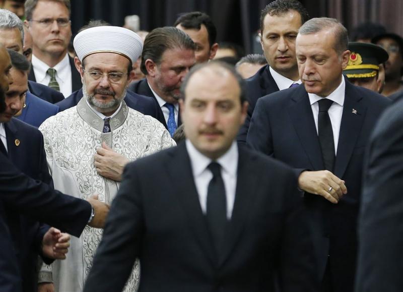 Turkije haalt zes imams terug uit Duitsland