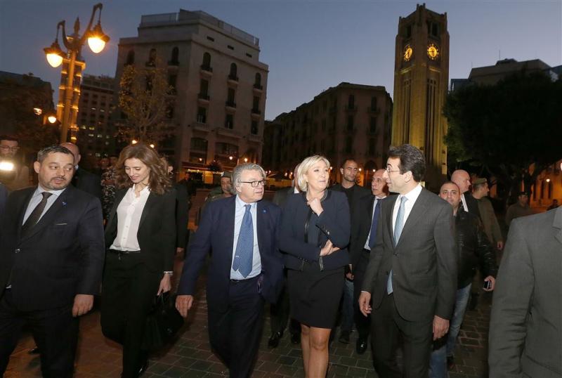 Le Pen weigert hoofddoekje in Beiroet