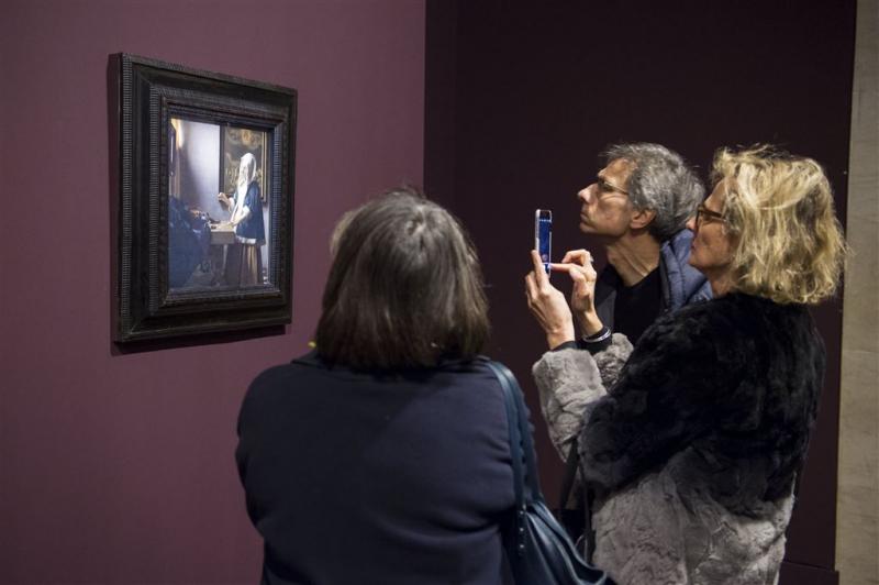 Enorme interesse voor Vermeer verrast Louvre