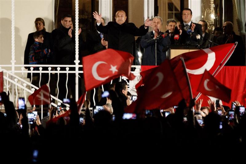 Turkse minister speecht vanaf balkon