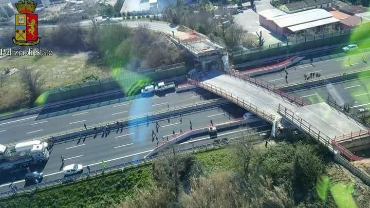 Viaduct stort op snelweg Italië: twee doden