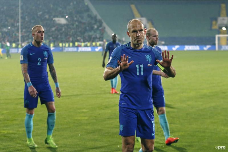 Arjen Robben komt het veld af na de dramatische interland tegen Bulgarije, wat zou een goed onderschrift zijn bij deze foto? (Pro Shots / Stanley Gontha)