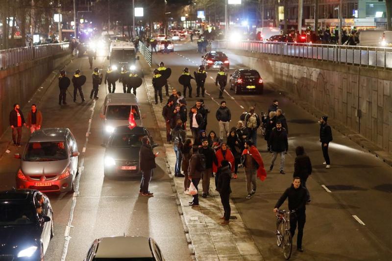 Politie toont foto's relschoppers Rotterdam