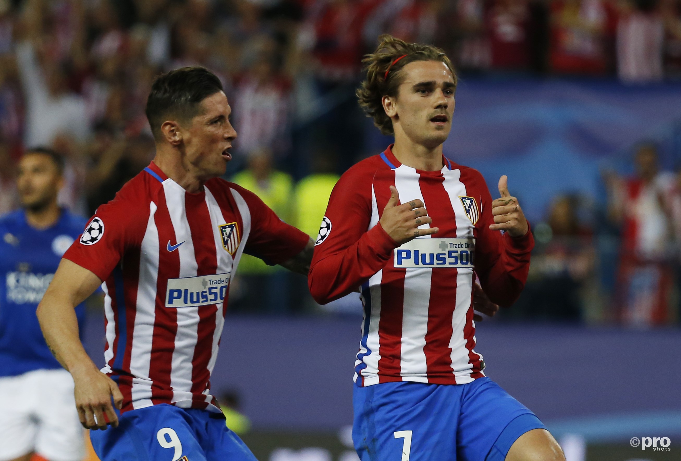 Antoine Griezmann viert doelpunt met Fernando Torres. (PRO SHOTS/Action Images)