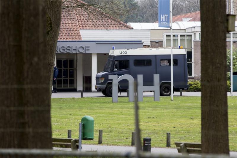 Politie zet conferentiecentrum Veldhoven af