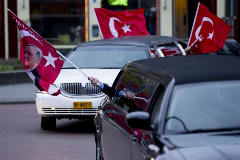 Eerste Turkse feestvierders in Rotterdam
