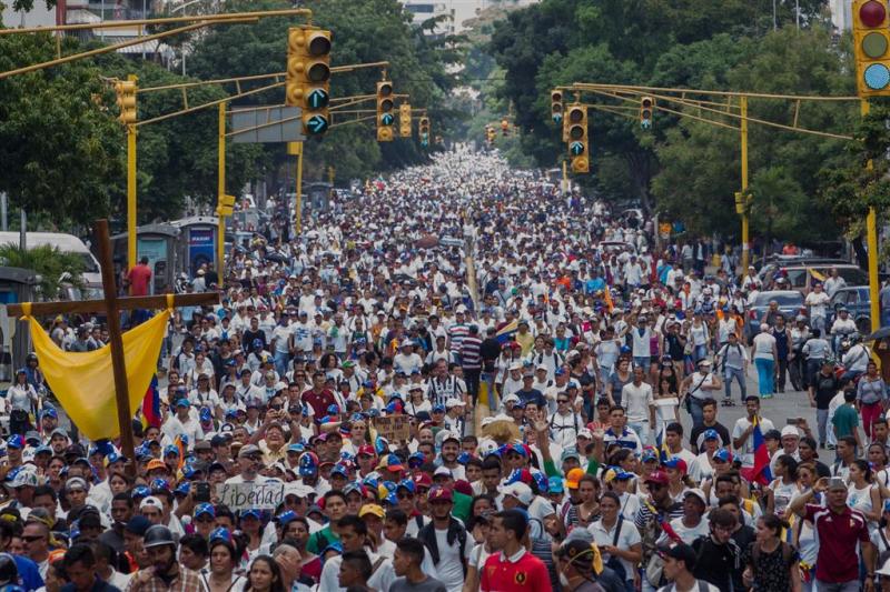 Duizenden bij vreedzame protestmars in Caracas