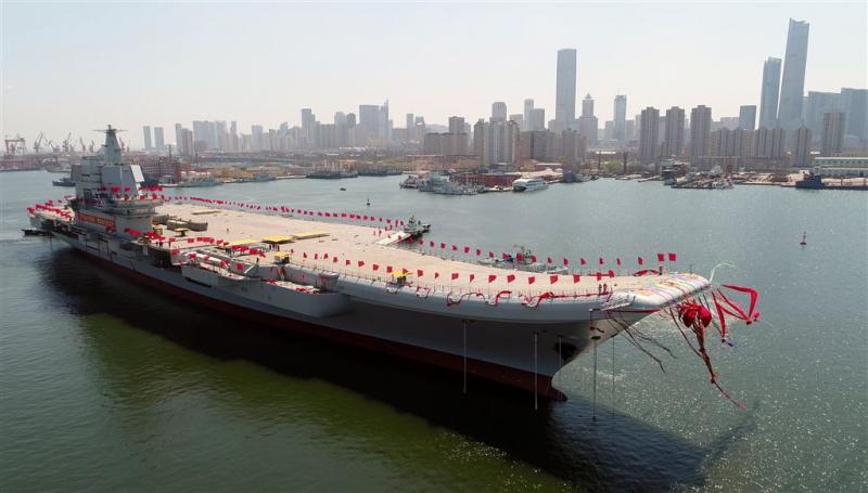 China presenteert zelfgemaakt vliegdekschip