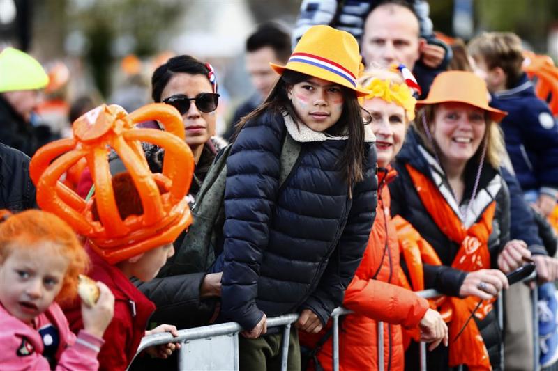 Koninklijke familie arriveert in Tilburg