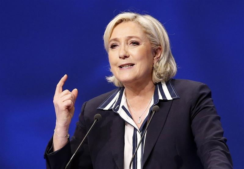 Le Pen richt zich tot kiezers Mélenchon