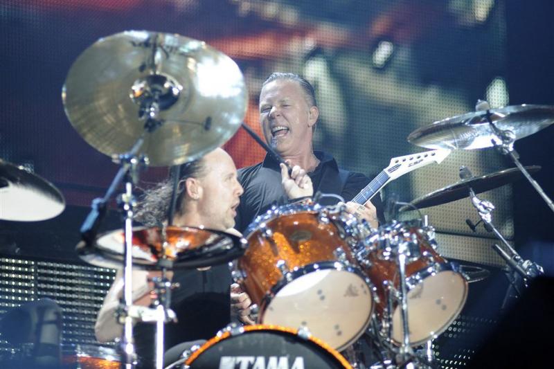 Metallica schiet bestolen tributeband te hulp