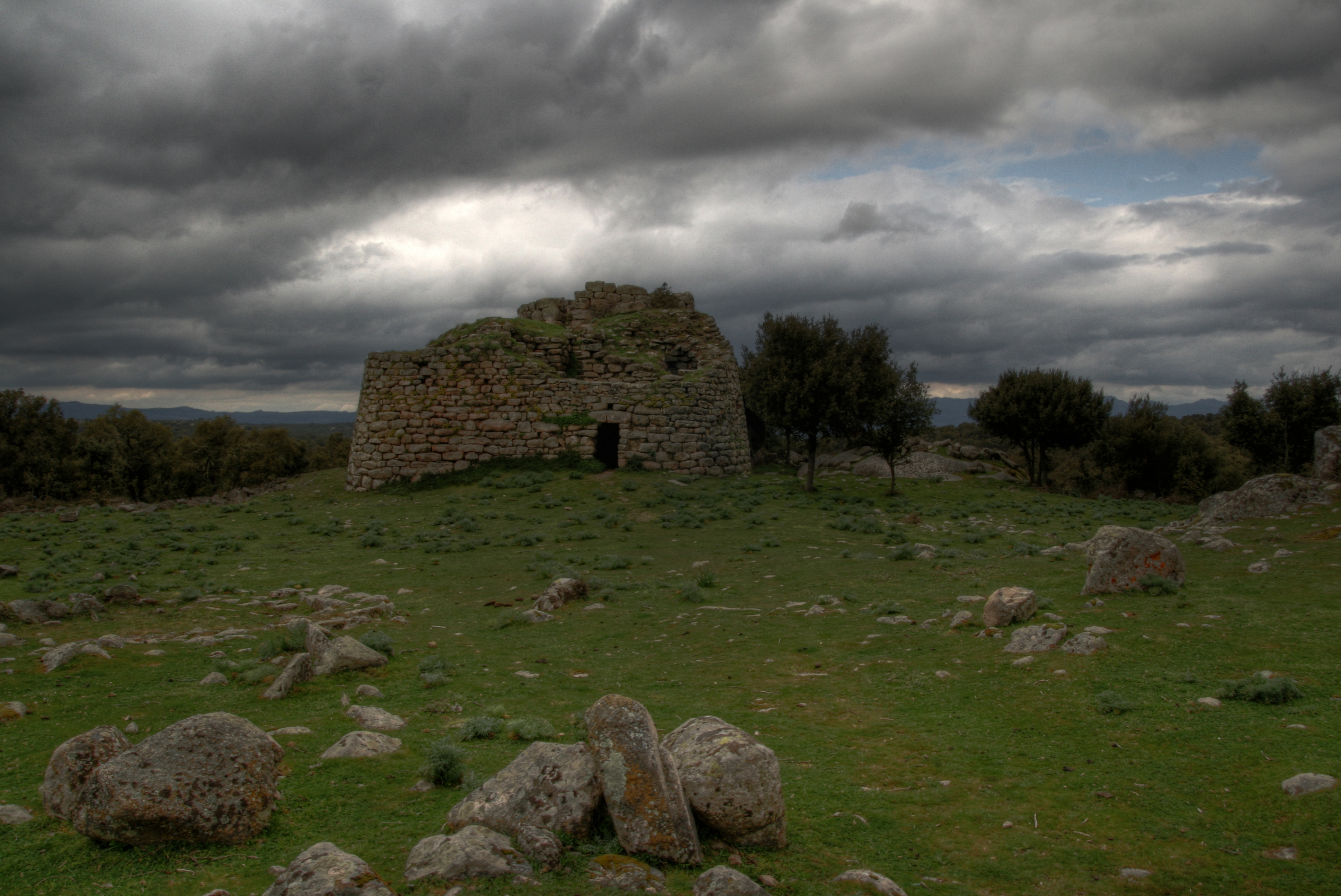 De nuraghe bij Buddusò (Foto: WikiCommons/Superbass)