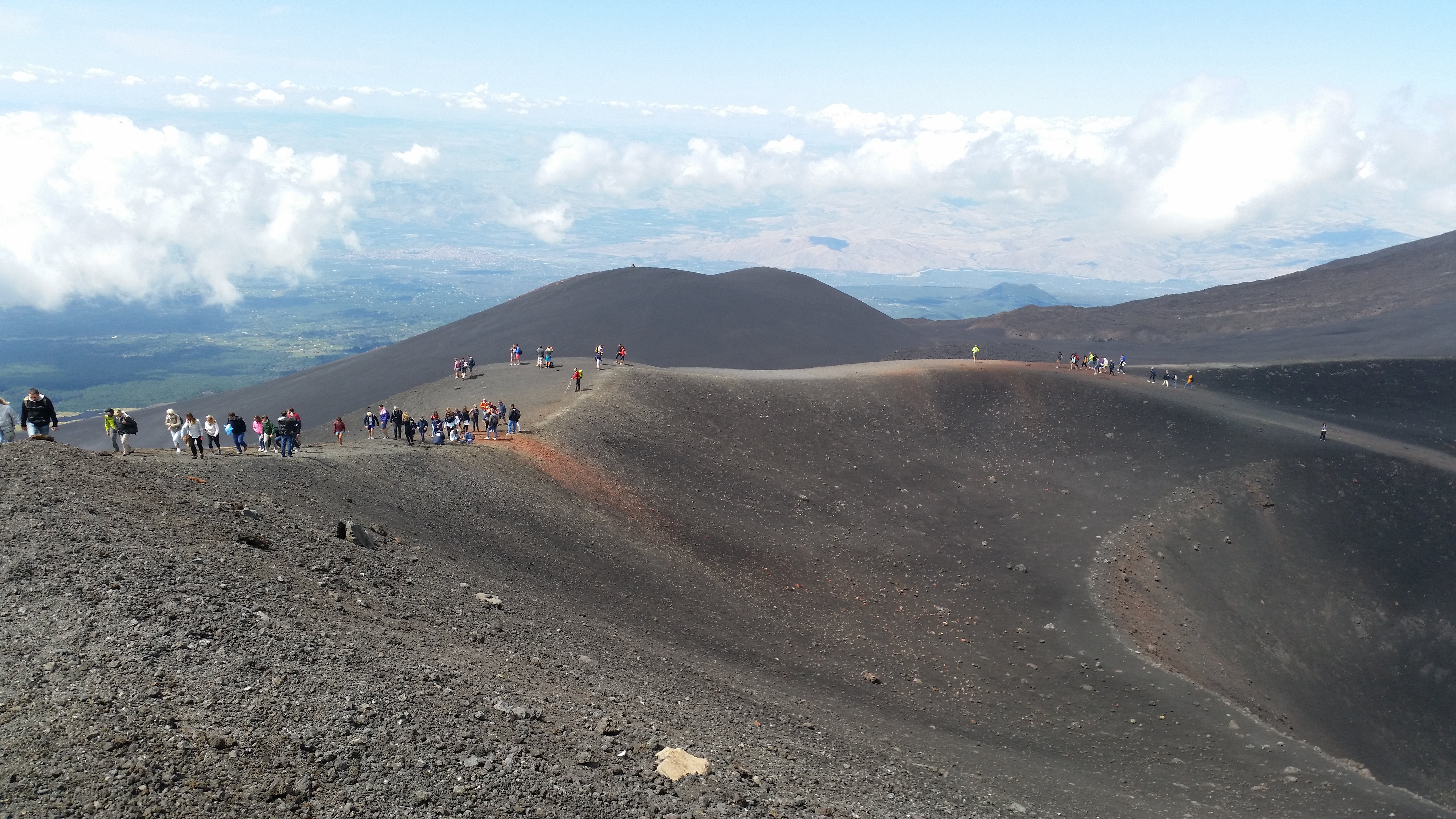 Een krater op de Etna (Foto: WikiCommons/SophinNexus)