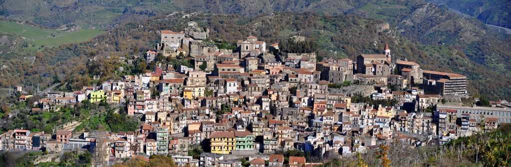 Castiglione di Sicilia, het bekijken waard (Foto: Panoramio) Castiglione di Sicilia, het bekijken waard (Foto: Panoramio)