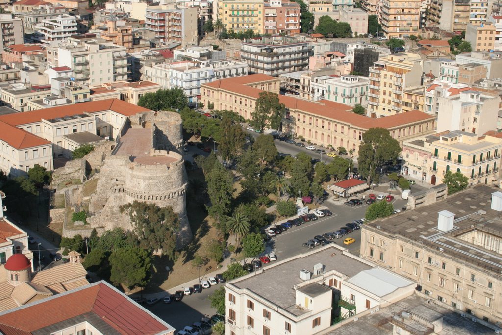 De overblijfselen van een Aragonees kasteel in Reggio Calabria (Foto: Panoramio)