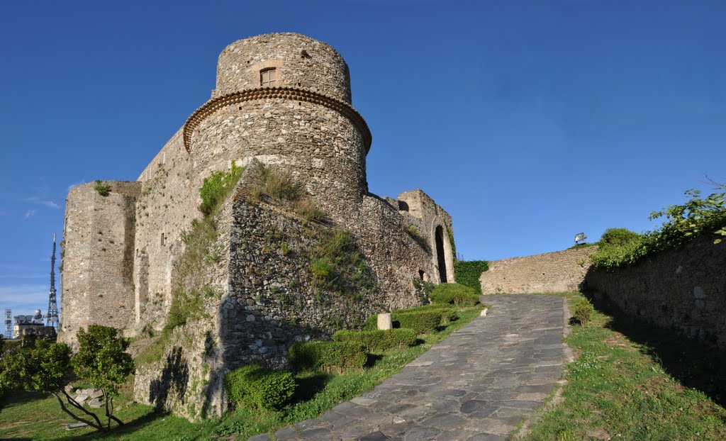 Een Normandisch kasteel bij Vibo Valentia (Foto: Panoramio)