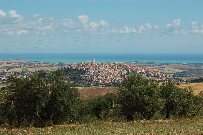 Montenero di Bisaccia ziet er prima uit, zo van een afstandje (Foto: WikiCommons/Rod70)