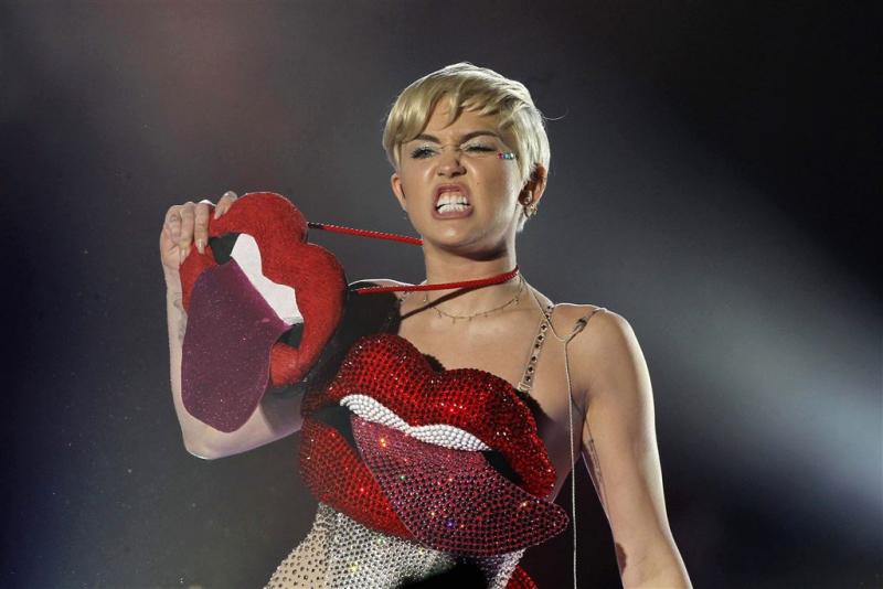 Miley: Katy's I Kissed A Girl gaat over mij