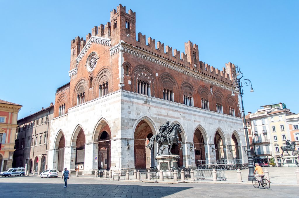 Ook Piacenza is het bekijken waard (Foto: Panoramio)