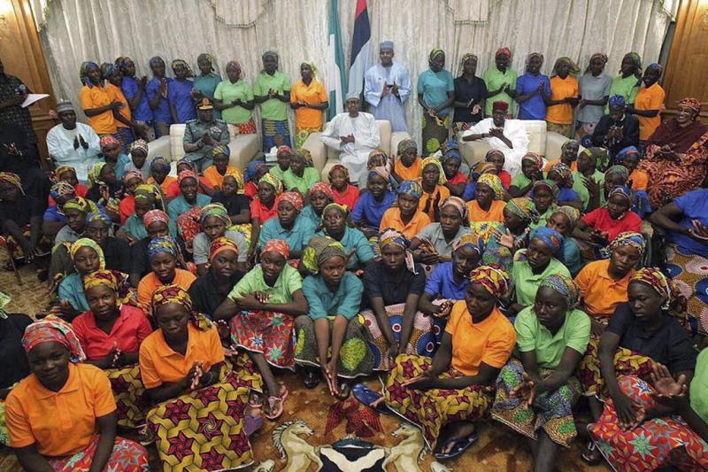 Meisjes Chibok met familie herenigd