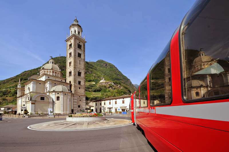 De basiliek in Tirano (Foto: Panoramio) De basiliek in Tirano (Foto: Panoramio)