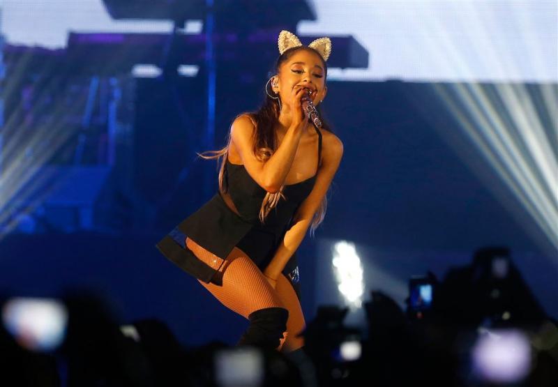 Ariana wil videobellen met gewonden
