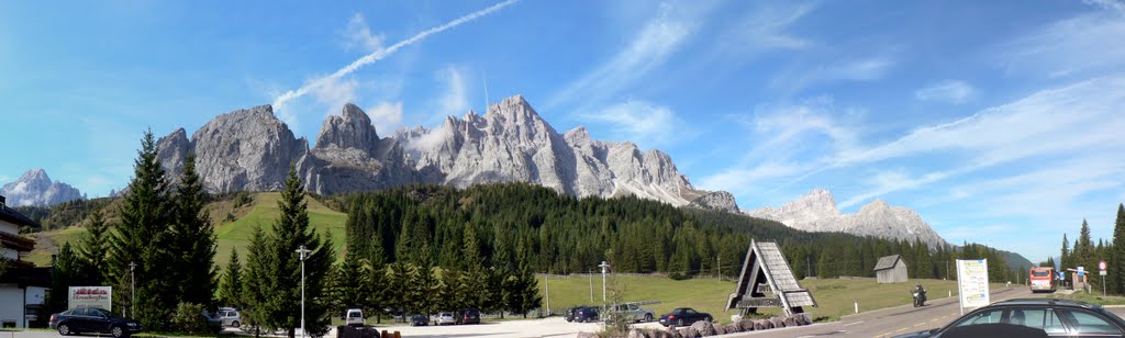 Genoeg mooie Dolomietenrotsen te zien hier (Foto: Panoramio) Genoeg mooie Dolomietenrotsen te zien hier (Foto: Panoramio)