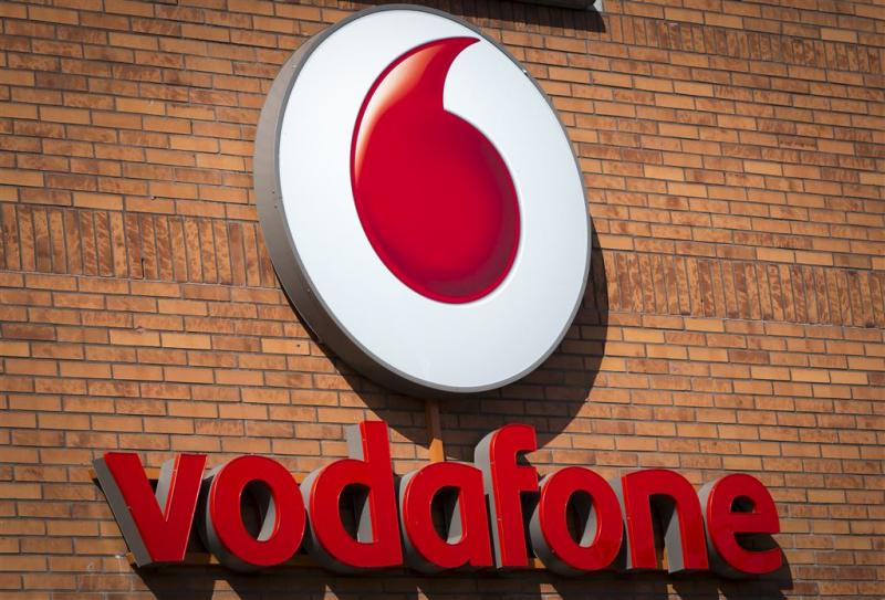 Vrouw troggelt Vodafone 773 telefoons af