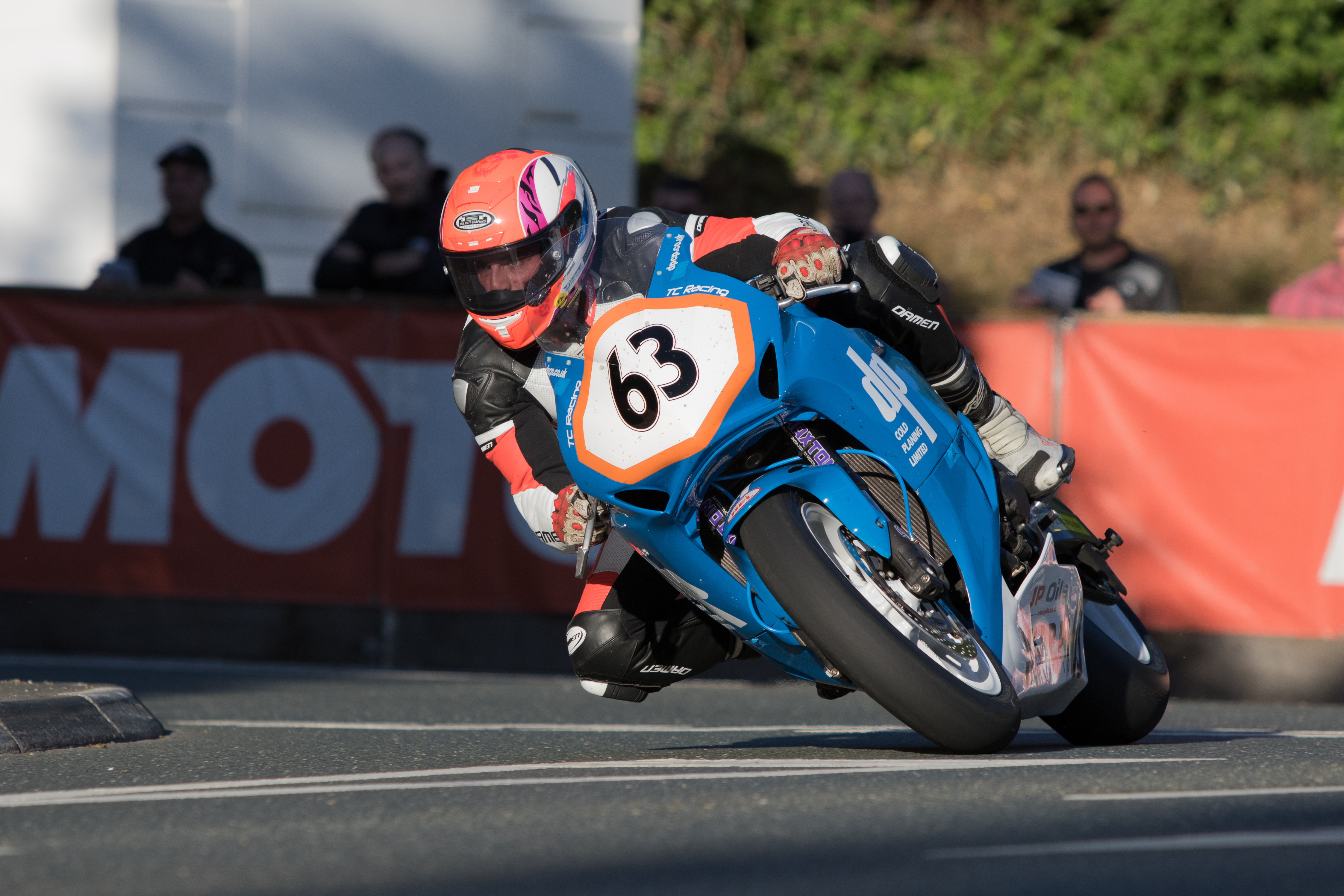 Van den Hoek tijdens dinsdagtraining Isle of Man TT 2017 (Ryan Crawley - RCphotos)