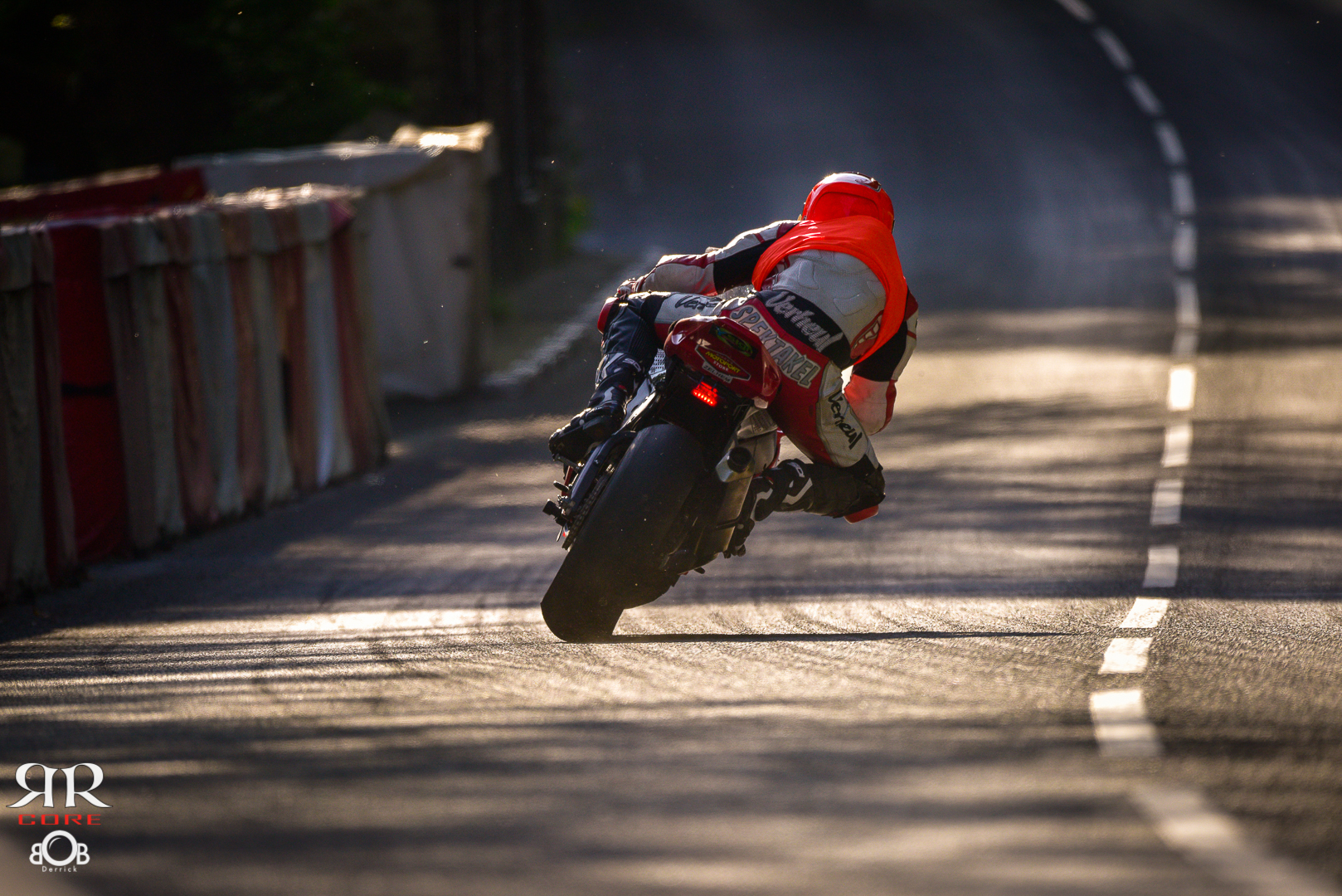 Jochem van den Hoek bij Ballaugh Bridge tijdens de Isle of Man TT 2016 (Road...