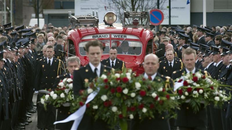 Brandweermensen herdenken omgekomen collega's