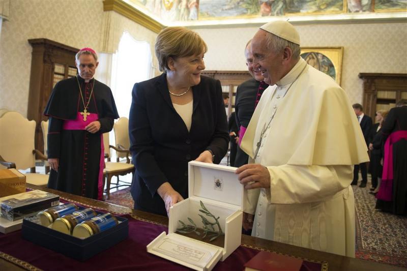 Merkel spreekt paus over Klimaatverdrag