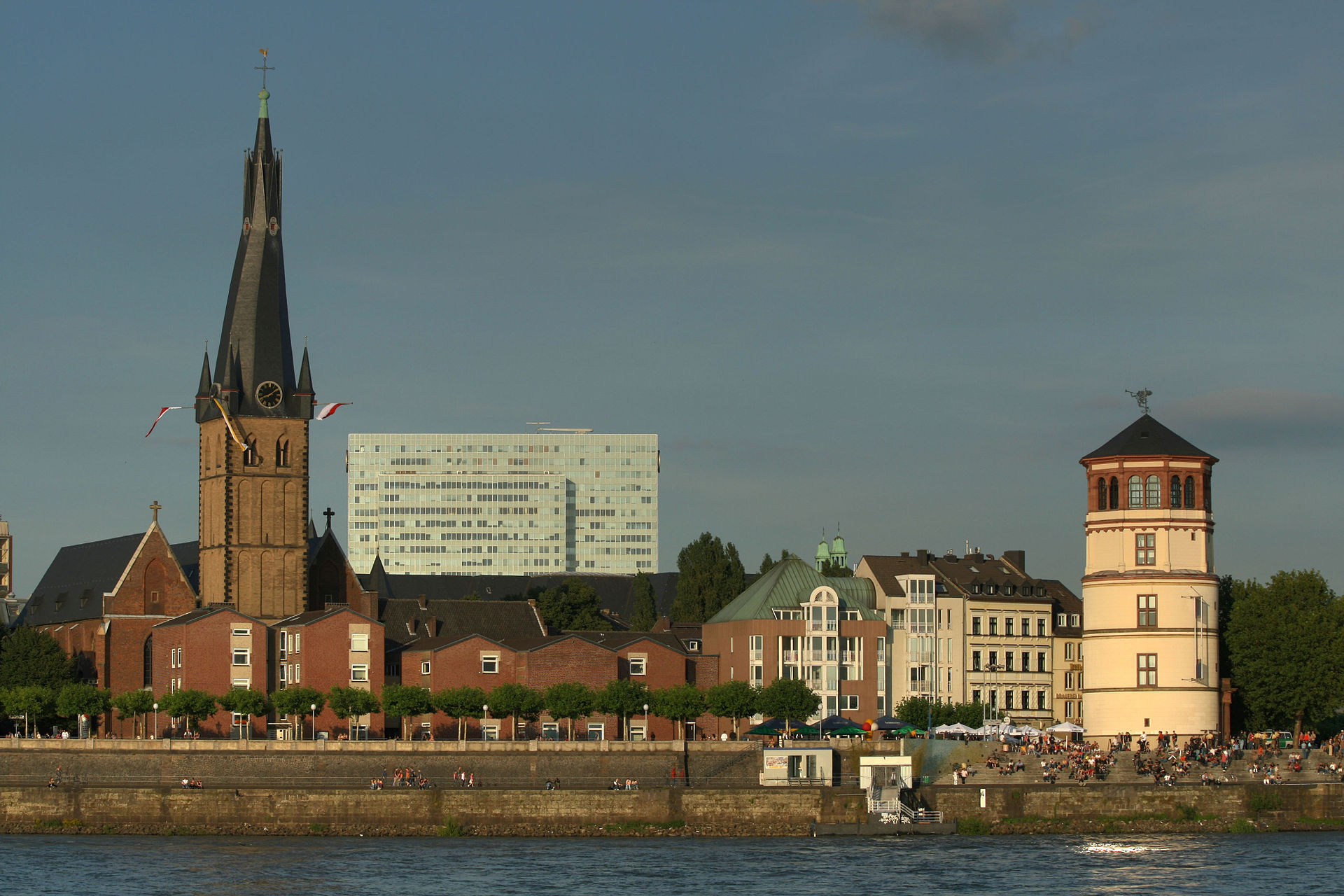 De Sint Lambertus-kerk in Düsseldorf (Foto: WikiCommons/Till Niermann)