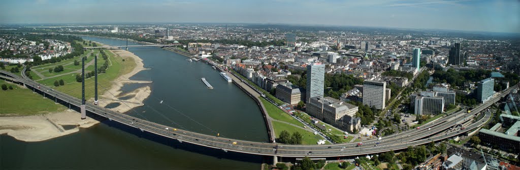 De skyline van Düsseldorf (Foto: Panoramio)