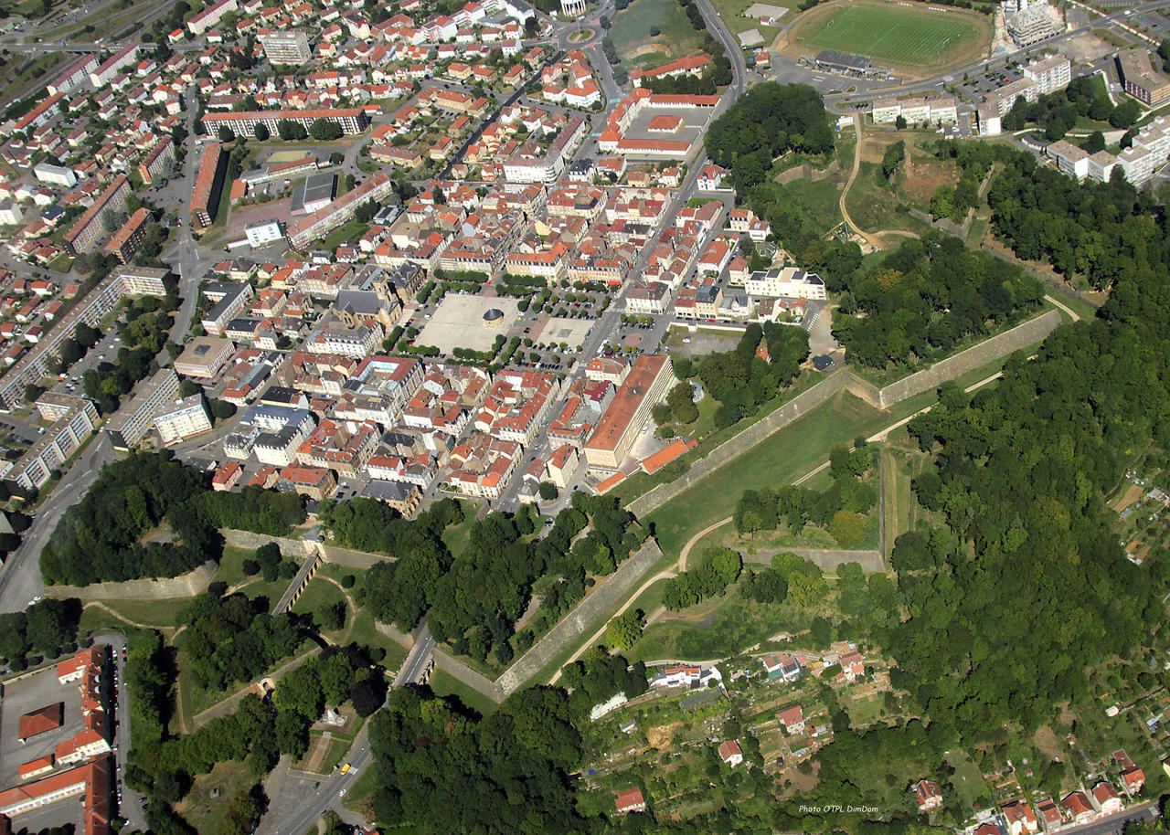 Longwy biedt ook vanuit de lucht wat moois (Foto: Panoramio)