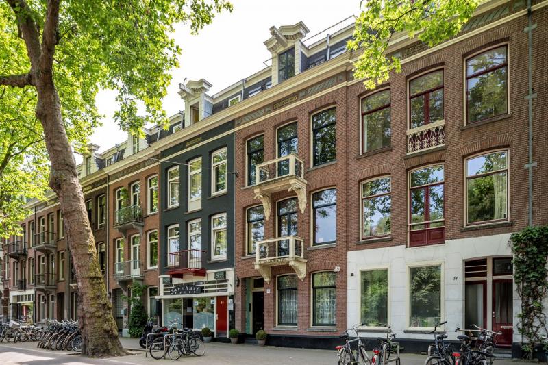 Statig en kleurrijk pand in Amsterdam (Foto: Funda)