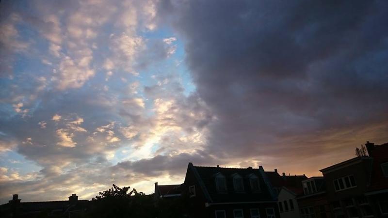 Fraaie avondlucht in Haarlem (Foto: Stephan5)