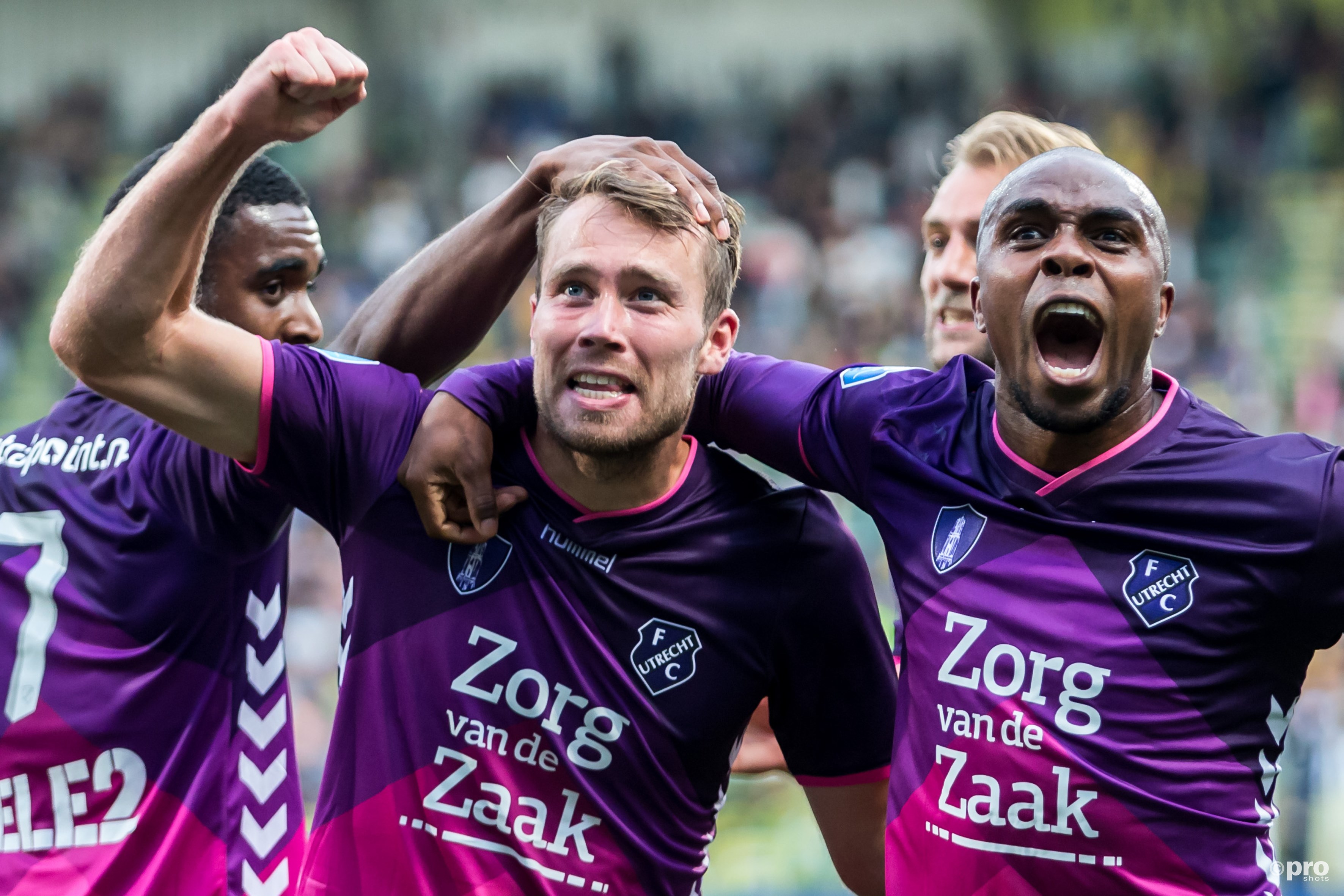 FC Utrecht speler Edson Braafheid (r) viert de 0-2 met doelpunten maker FC Utrecht speler Sander van de Streek (2e l)(PRO SHOTS/Kay Int Veen)