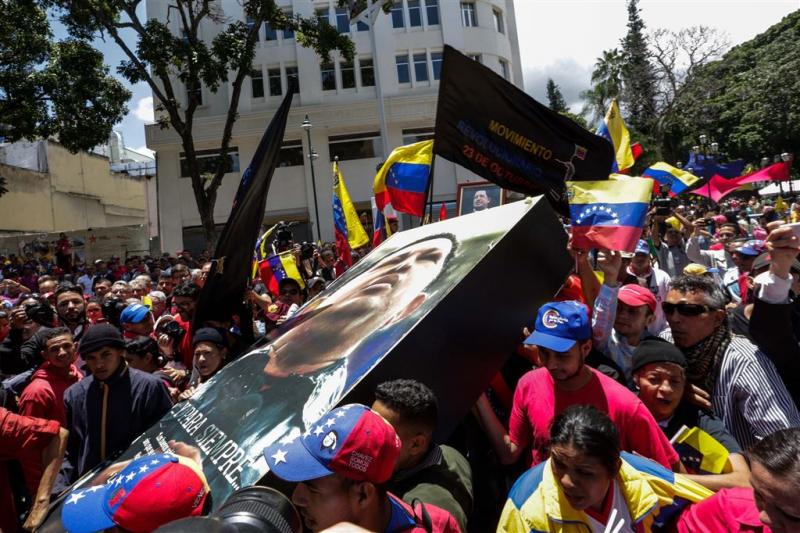 Venezuela pakt leider mislukte opstand op