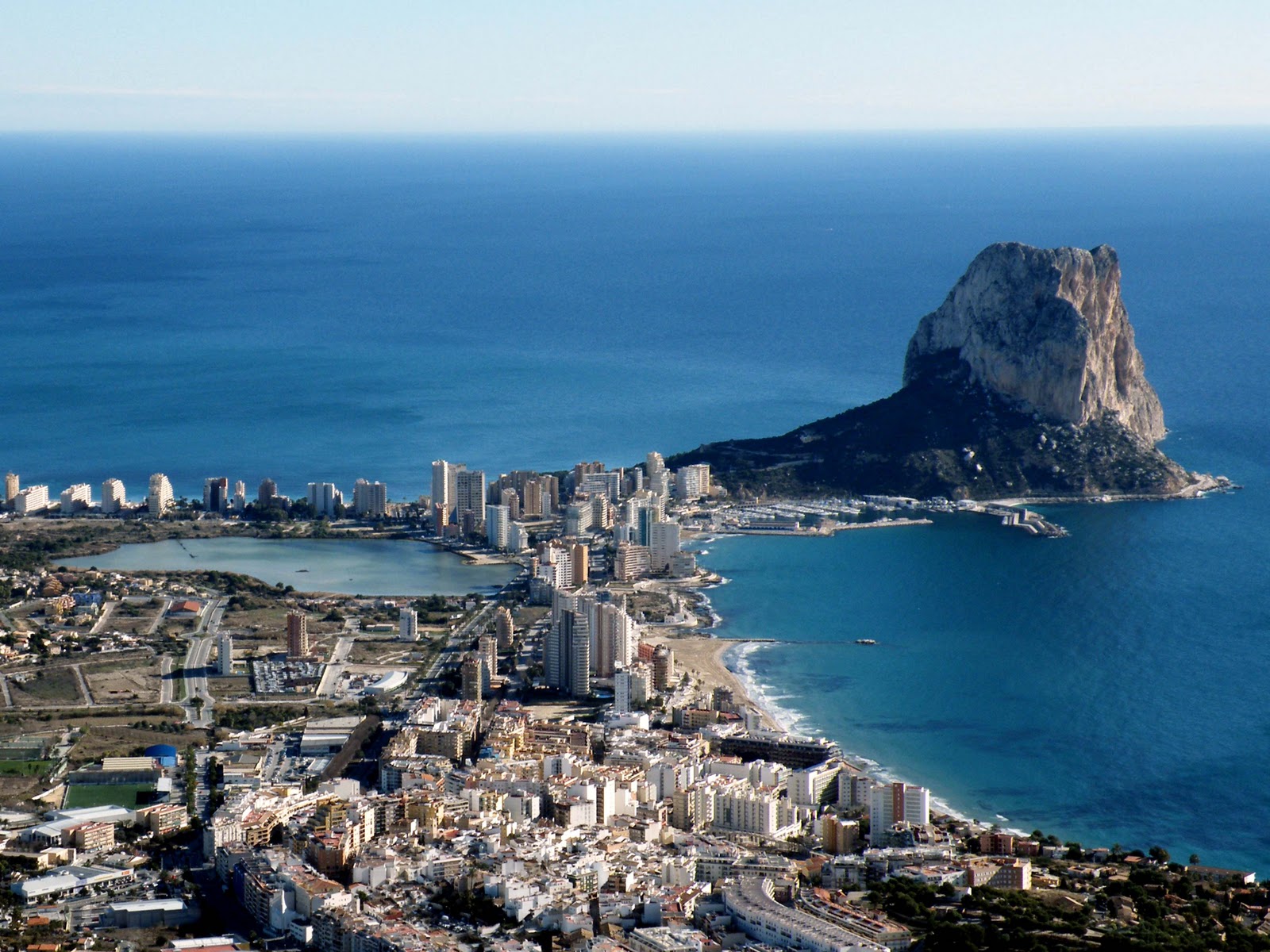 De hoge rots bij Calpe (Foto: Panoramio)