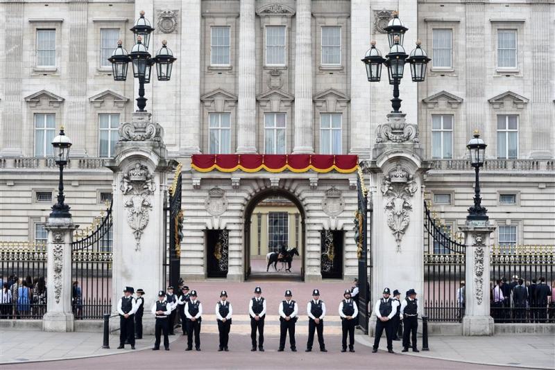 Terreuraanklacht belager Buckingham Palace