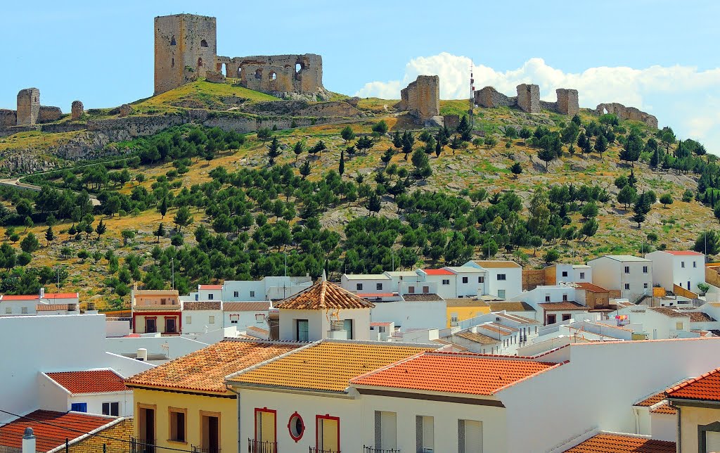 Kasteelruïnes bovenop een berg bij Teba (Foto: Panoramio)