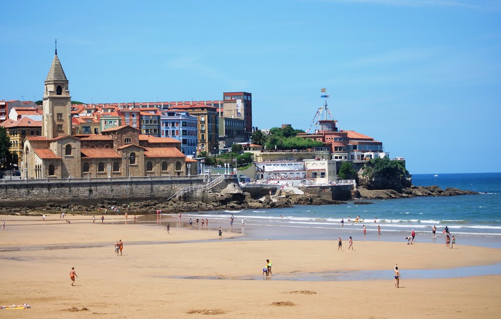 Een kijkje op het strand van Gijon (Foto: Panoramio)