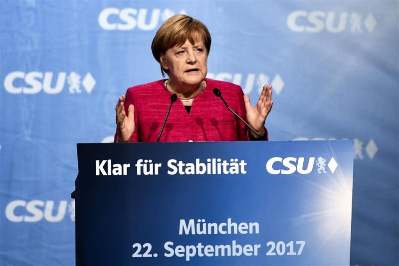 Merkel blijft favoriet in stembusgang