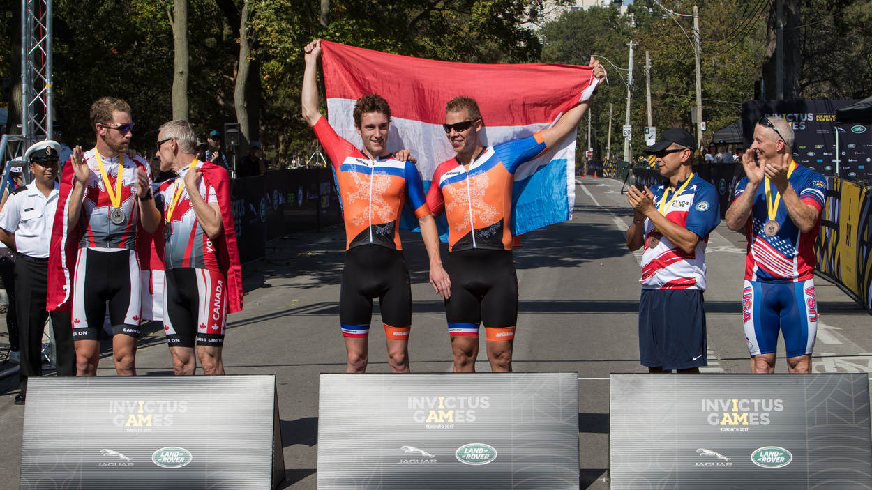 Daniel Knegt en zijn piloot Koen de Leeuw pakten twee keer goud (Foto: Ministerie van Defensie)