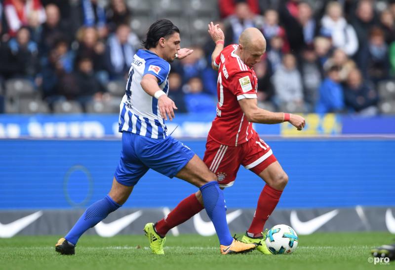 Karim Rekik in duel met Arjen Robben (Pro Shots / Witters)