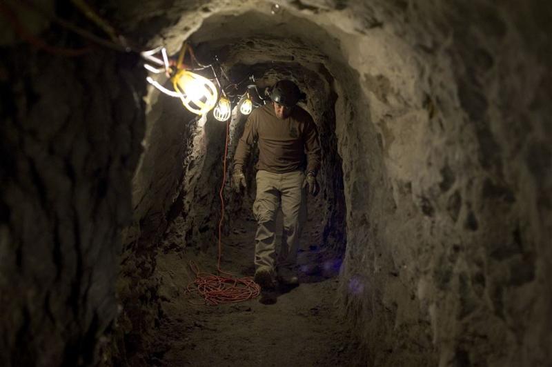 Rovers graven tunnel van 600 meter naar bank