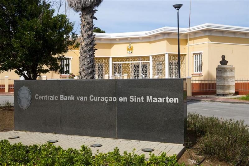 Oud-bankbaas Curaçao: aan schandpaal genageld