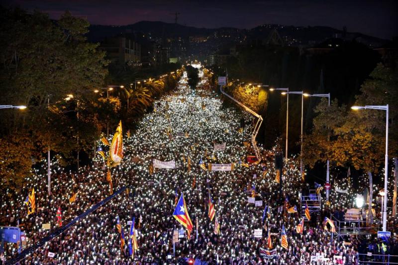 Honderdduizenden Catalanen demonstreren