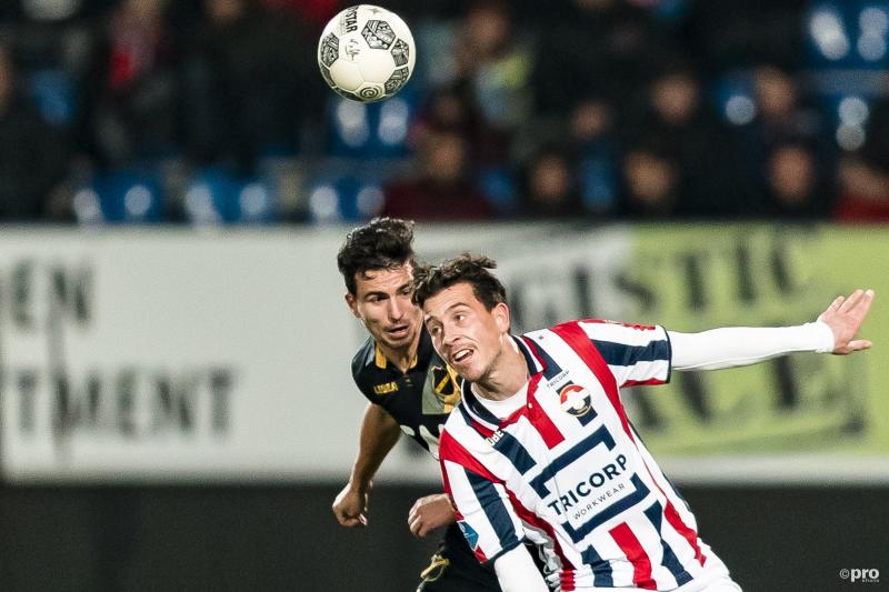 NAC-speler Gianluca Nijholt en Willem II-speler Thom Haye in duel (Pro Shots / Marcel van Dorst)